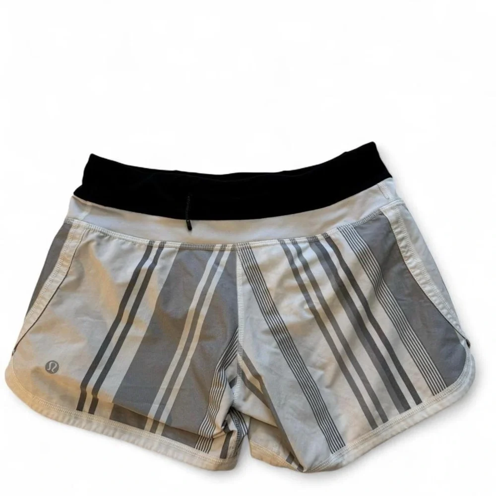 Lululemon Groovy Run Short - Stripe Nimbus Vertical / Black - est Size 4